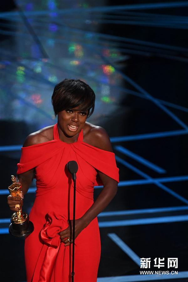 組圖:第89屆奧斯卡頒獎(jiǎng)禮 獲獎(jiǎng)眾星手捧小金人