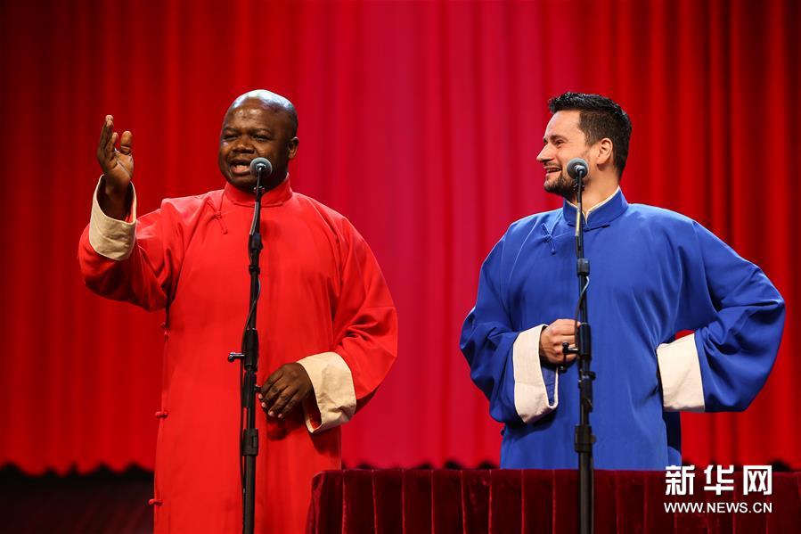 （文化）（5）紀(jì)念侯寶林誕辰100周年專場(chǎng)演出在北京舉行