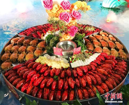 小龍蝦橫行德國柏林 政府鼓勵吃貨們大快朵頤！