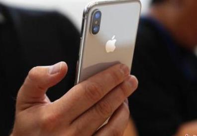 愛手機(jī)多于愛孩子？家長應(yīng)設(shè)親子時(shí)間