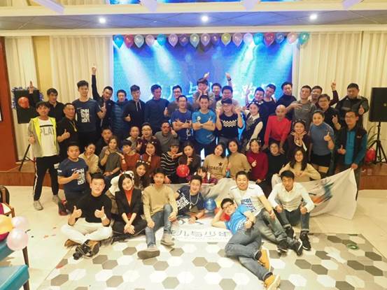 說(shuō)明: C:Userswangq1317Desktop（新聞）2018甜蜜跑即將起跑，賽道跑團(tuán)加油站成為最大亮點(diǎn)（新聞）2018甜蜜跑即將起跑，賽道跑團(tuán)加油站成為最大亮點(diǎn)花兒與少年跑團(tuán).jpg