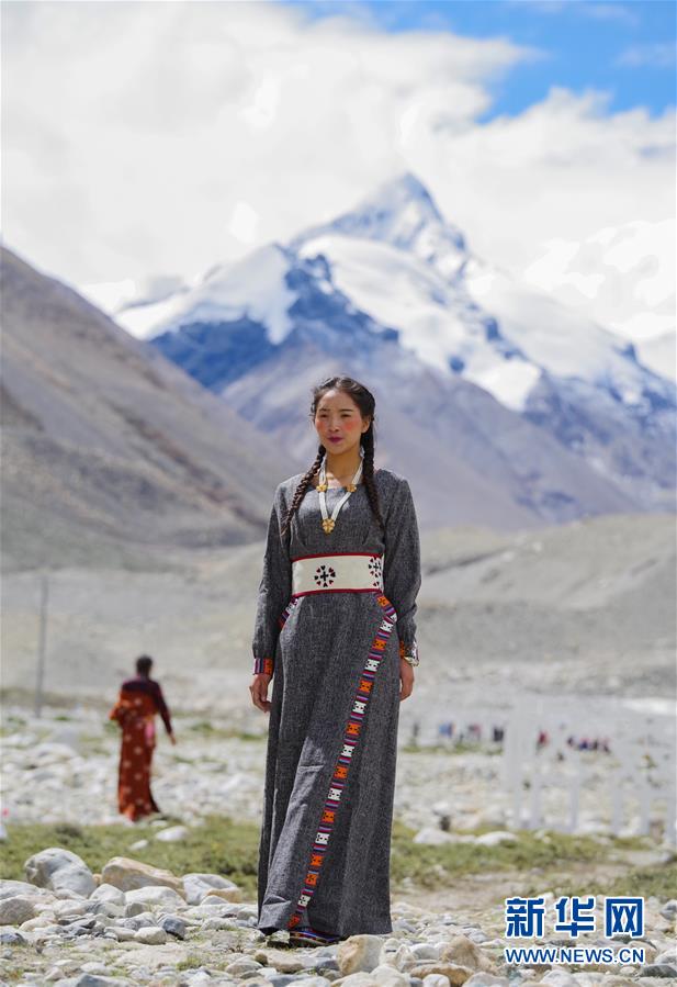 （文化）（3）“格?；ㄩ_”西藏民族服飾秀亮相珠峰大本營